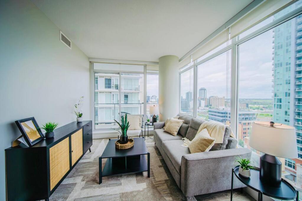 Modern Suite Calgary Downtown 5 Min Walk Stampede Екстериор снимка