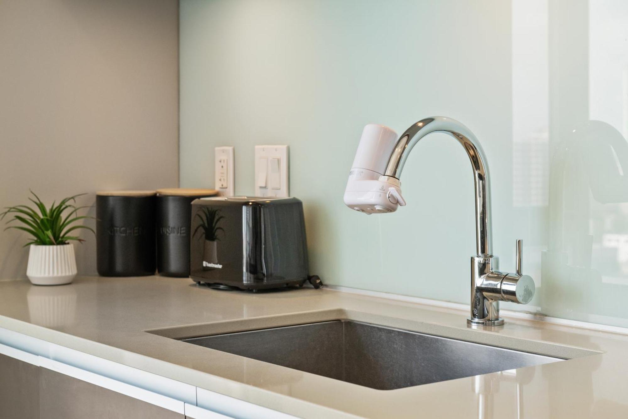 Modern Suite Calgary Downtown 5 Min Walk Stampede Екстериор снимка