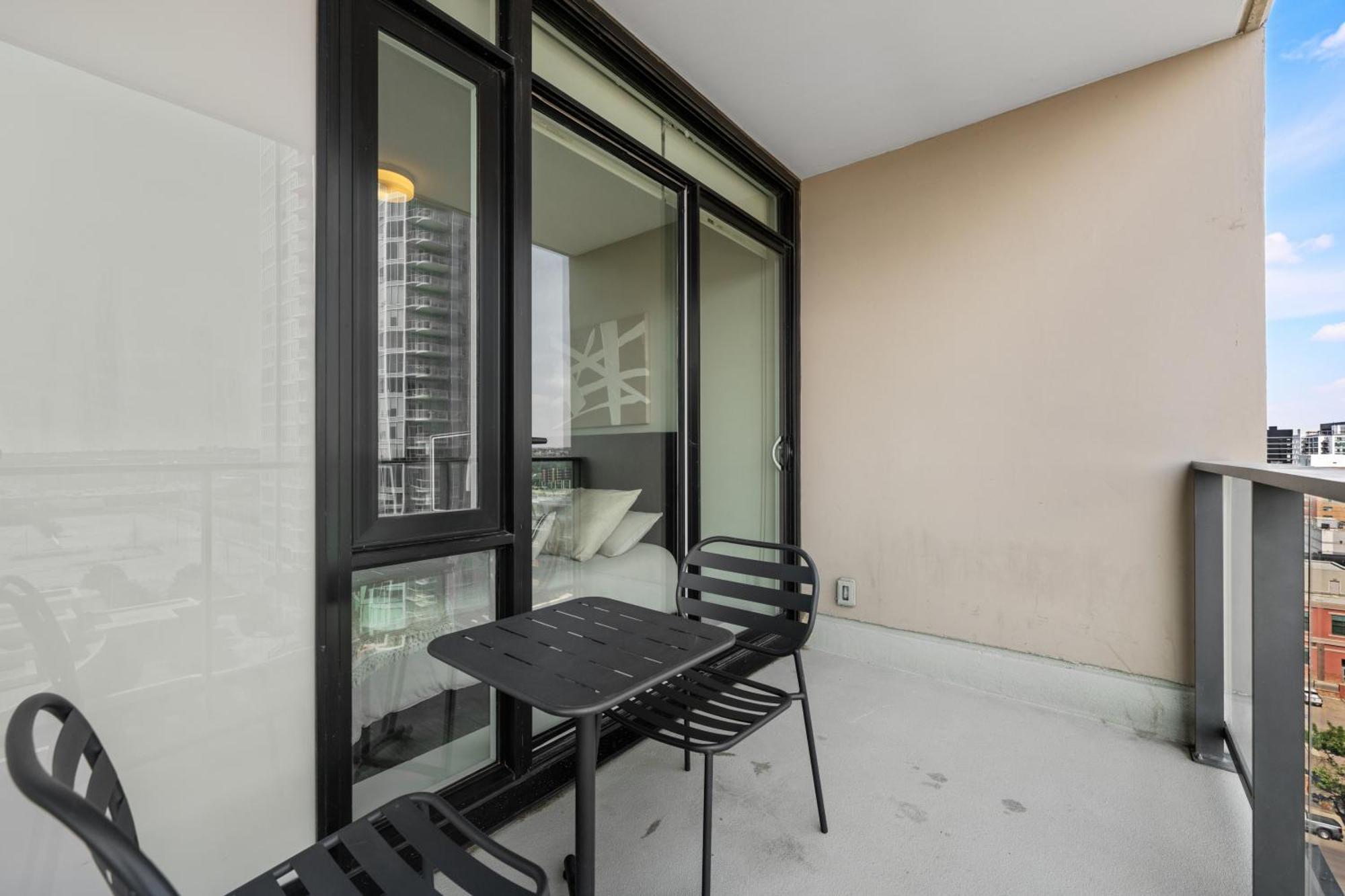 Modern Suite Calgary Downtown 5 Min Walk Stampede Екстериор снимка