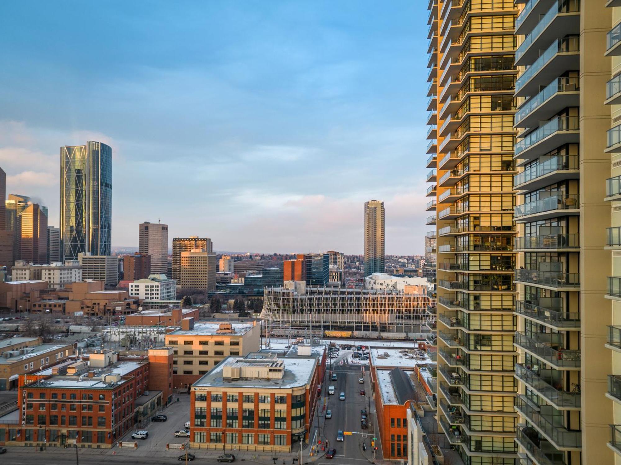 Modern Suite Calgary Downtown 5 Min Walk Stampede Екстериор снимка