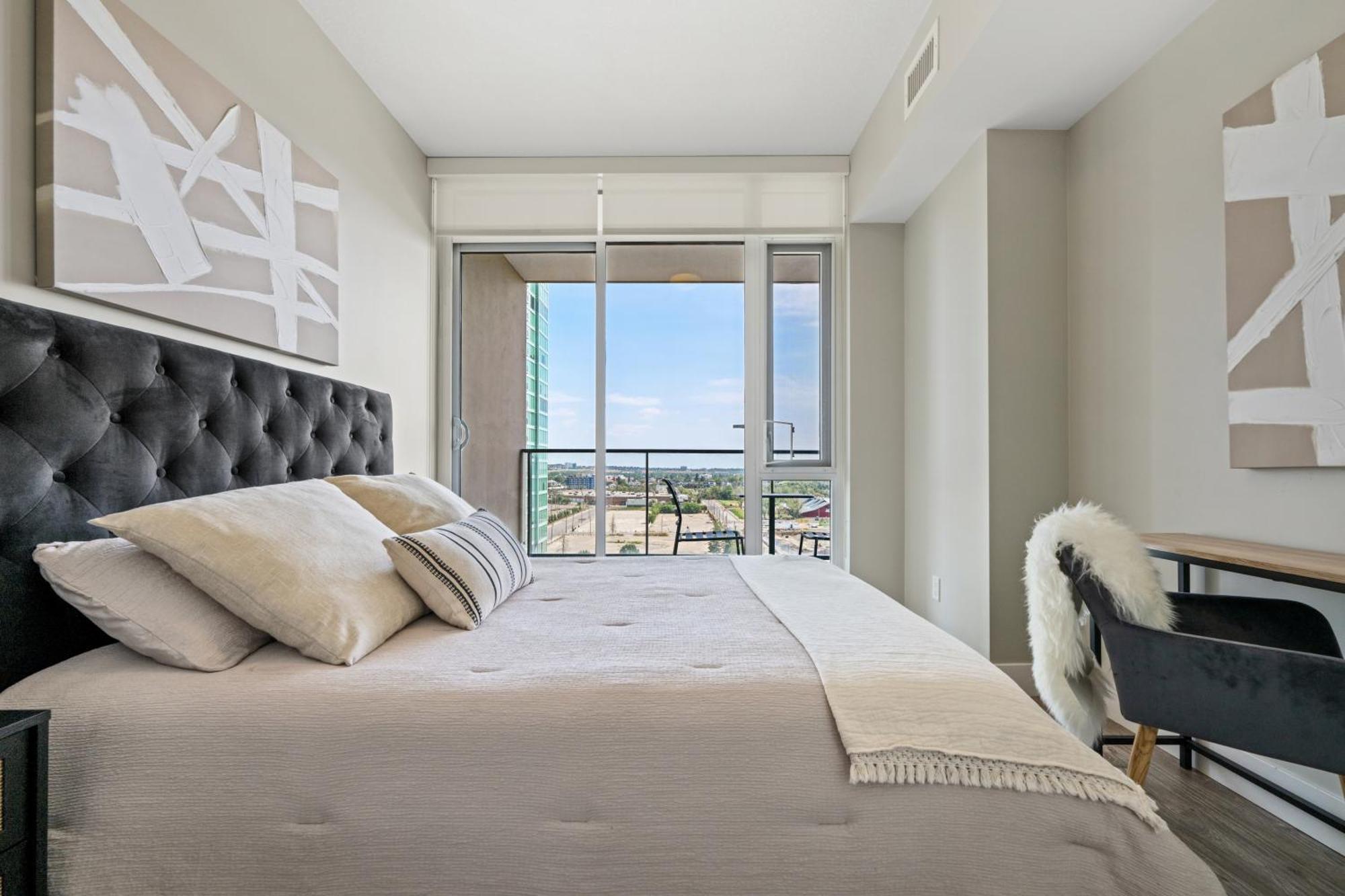Modern Suite Calgary Downtown 5 Min Walk Stampede Екстериор снимка