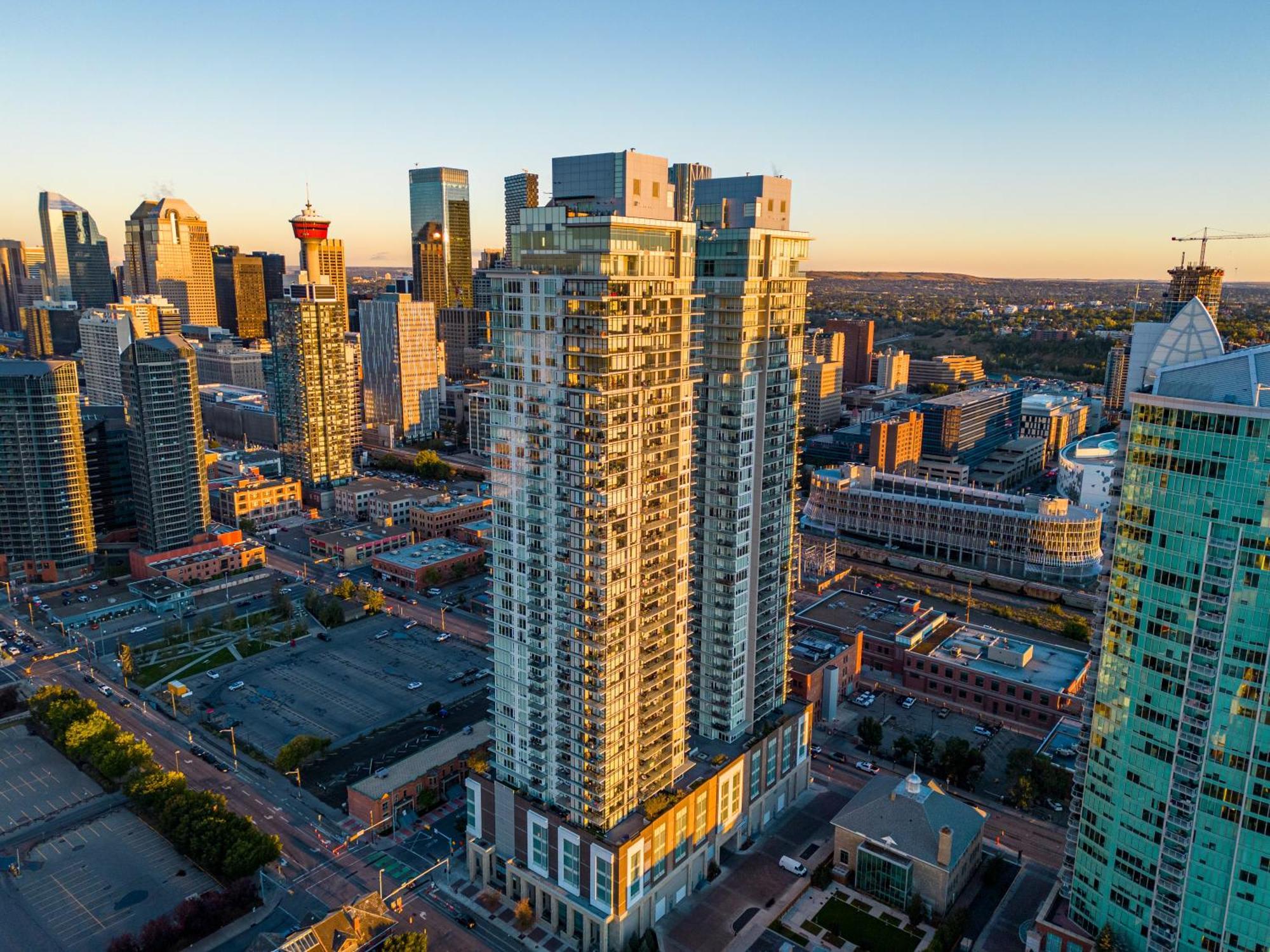 Modern Suite Calgary Downtown 5 Min Walk Stampede Екстериор снимка