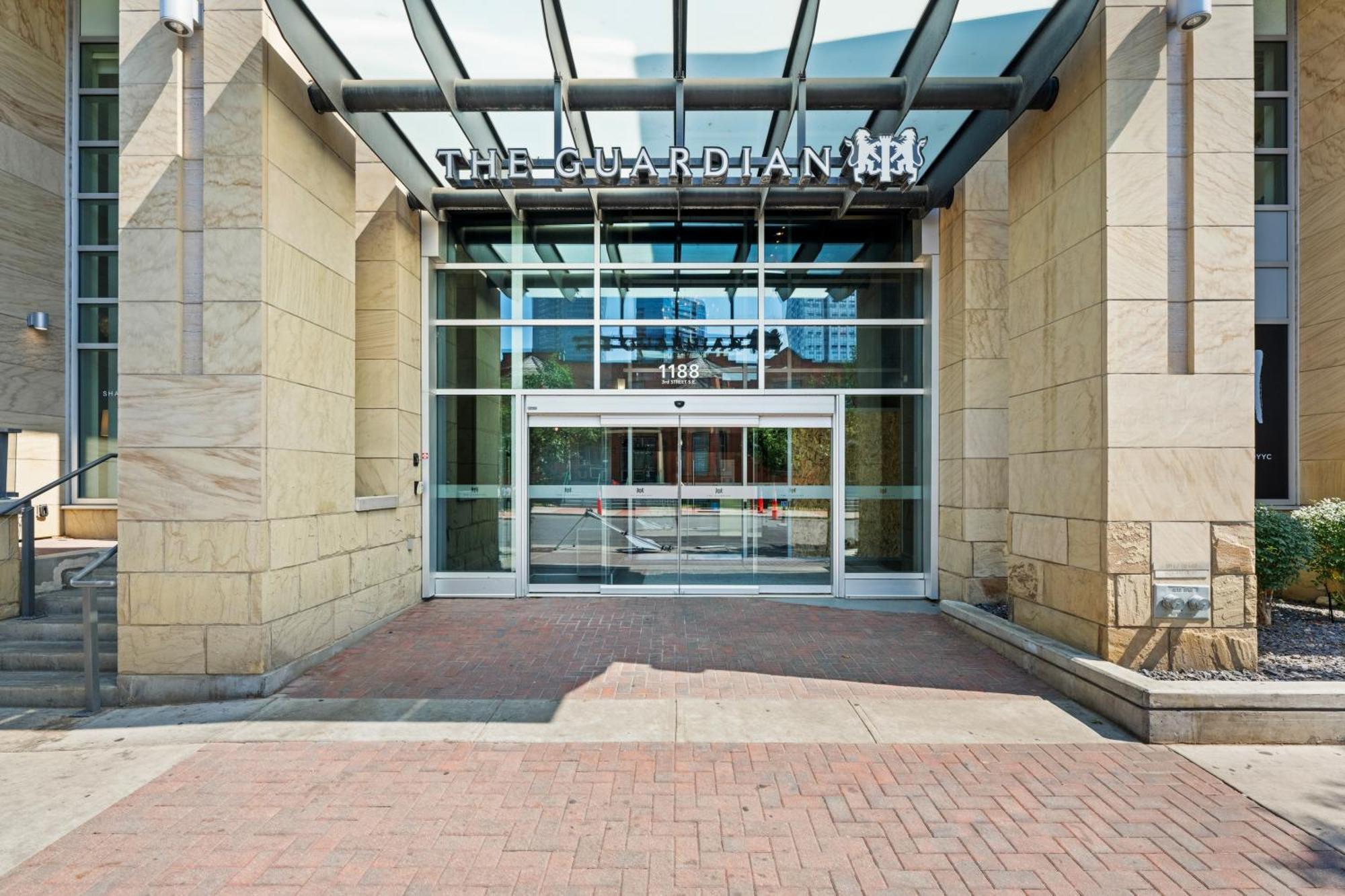 Modern Suite Calgary Downtown 5 Min Walk Stampede Екстериор снимка